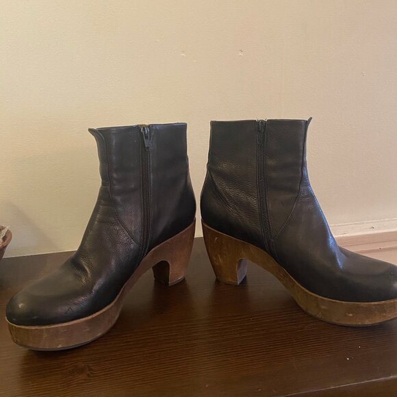 Coclico Clog Bootie - Picture 3 of 3